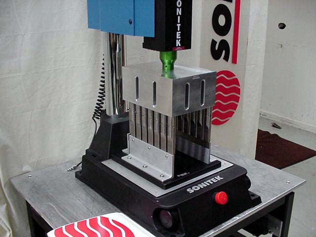 Ultrasonic Clamshell Sealing